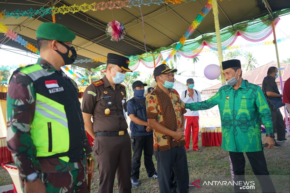 Bupati Nelson tinjau kesiapan TPS jelang Pilkada