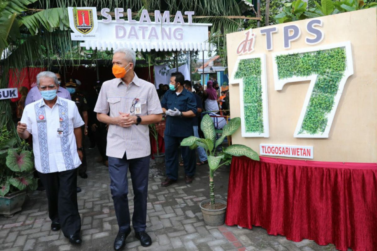 Gubernur Jateng cek kesiapan pemungutan suara dan prokes di TPS