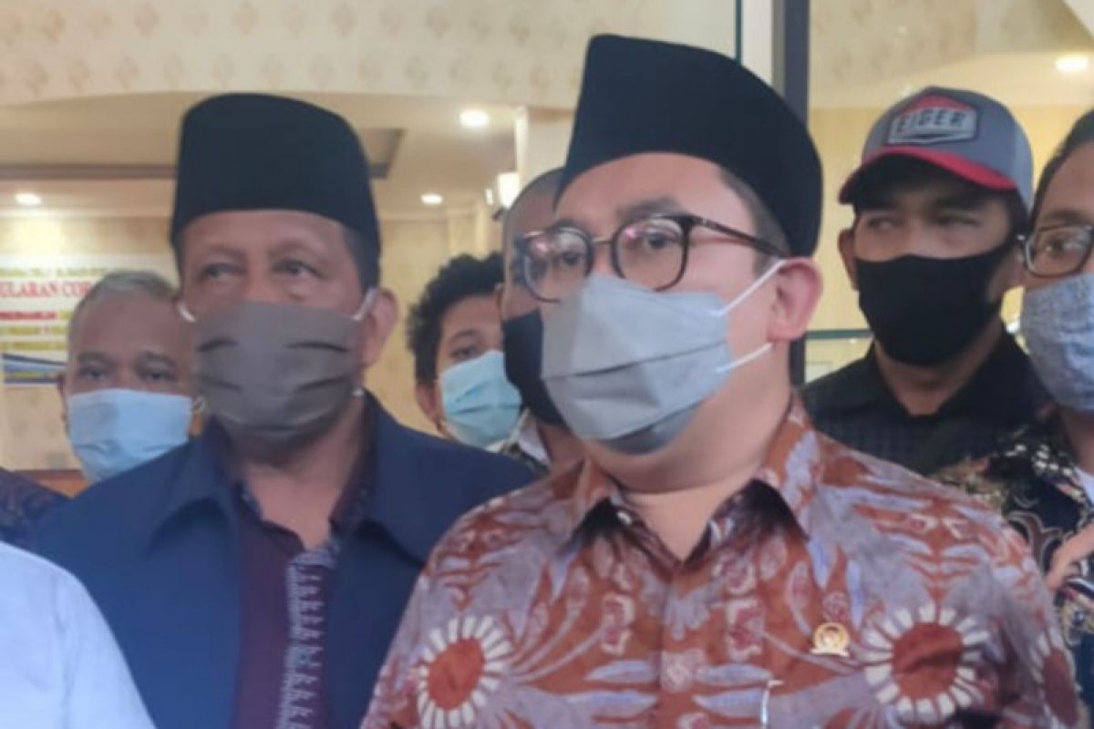 Fadli Zon sambangi RS Polri bersama keluarga pengawal Rizieq