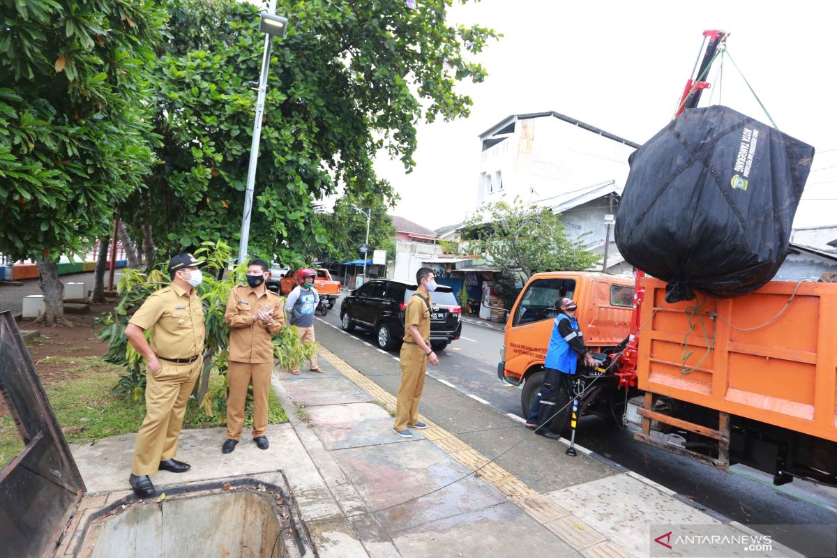 Tempat sampah terpendam gunakan geomembran di Kota Tangerang diuji coba