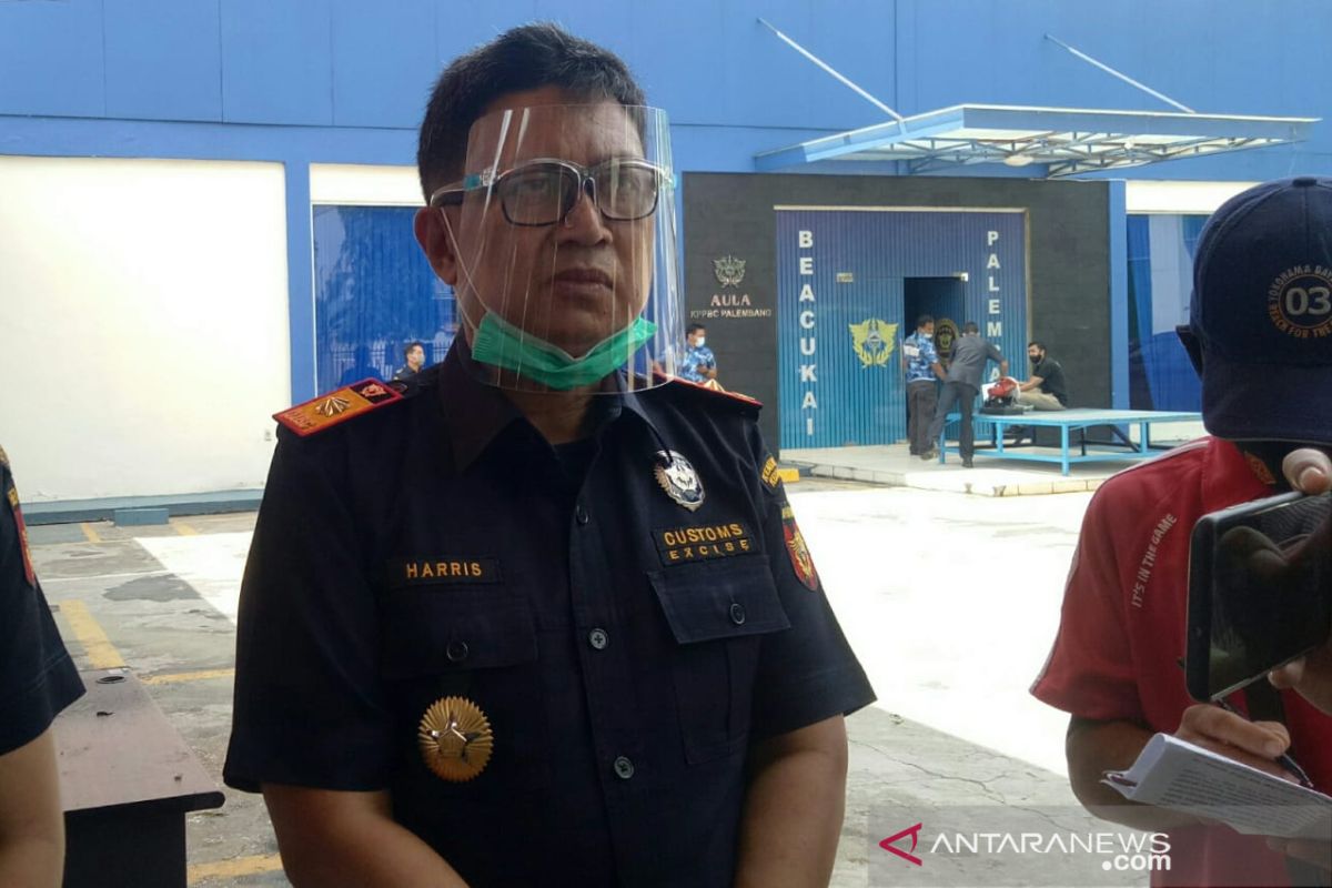 Penerimaan negara melalui Bea Cukai Palembang lewati target