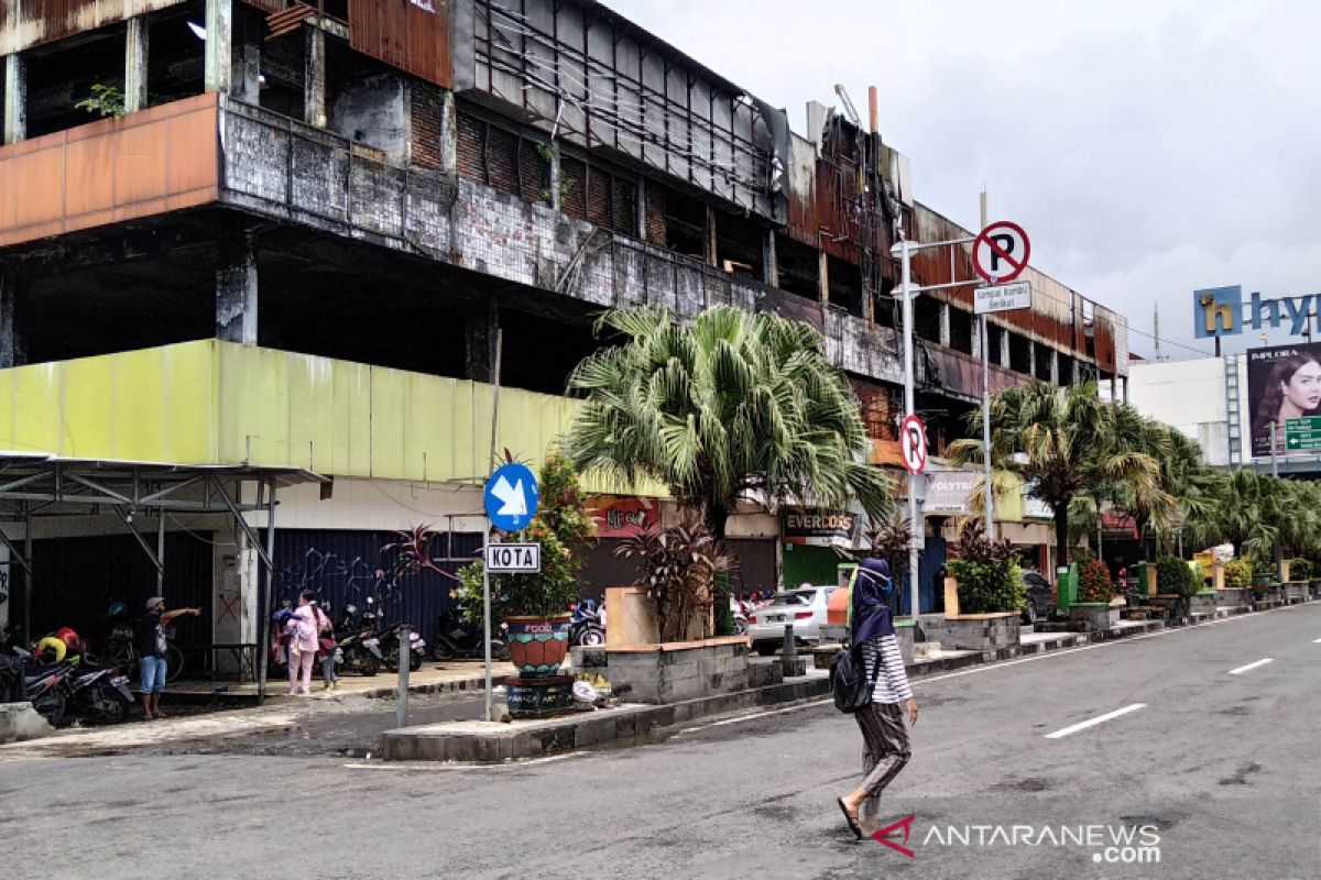 Bangunan Mall Plaza Kudus yang terbakar laku Rp2,74 miliar