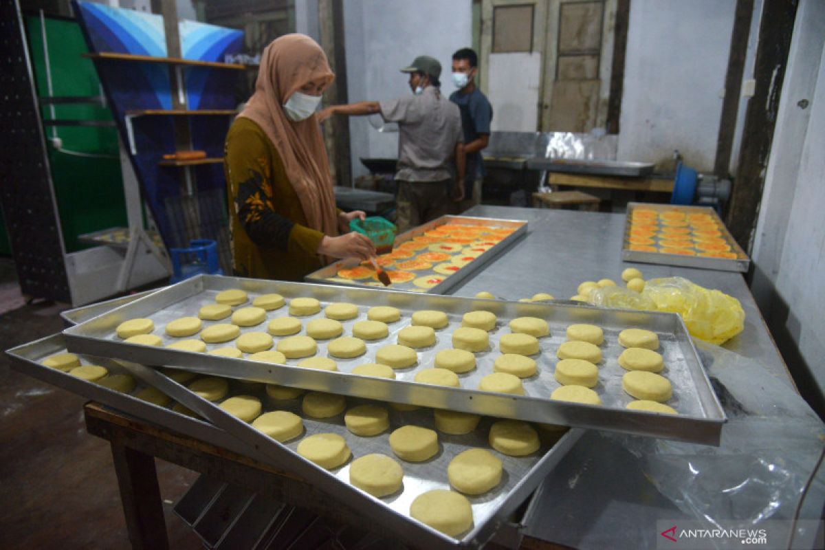 Warga Riau dilatih membuat roti untuk bangkit dari pandemi