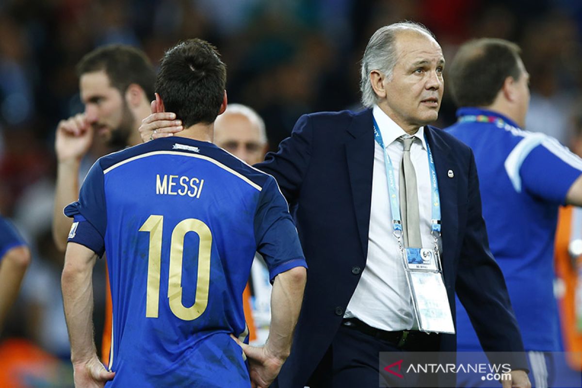 Eks pelatih Argentina Sabella tutup usia, Messi beri penghormatan