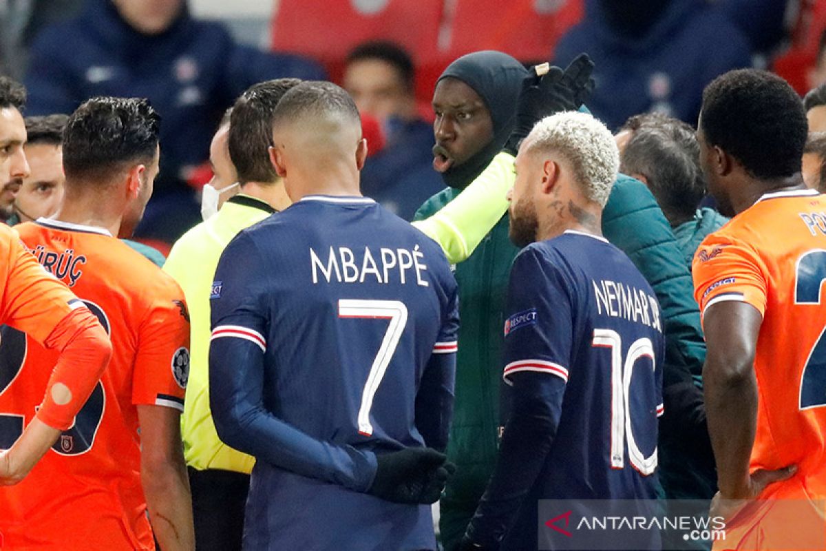 PSG vs Basaksehir ricuh akibat rasis, pemain tinggalkan lapangan