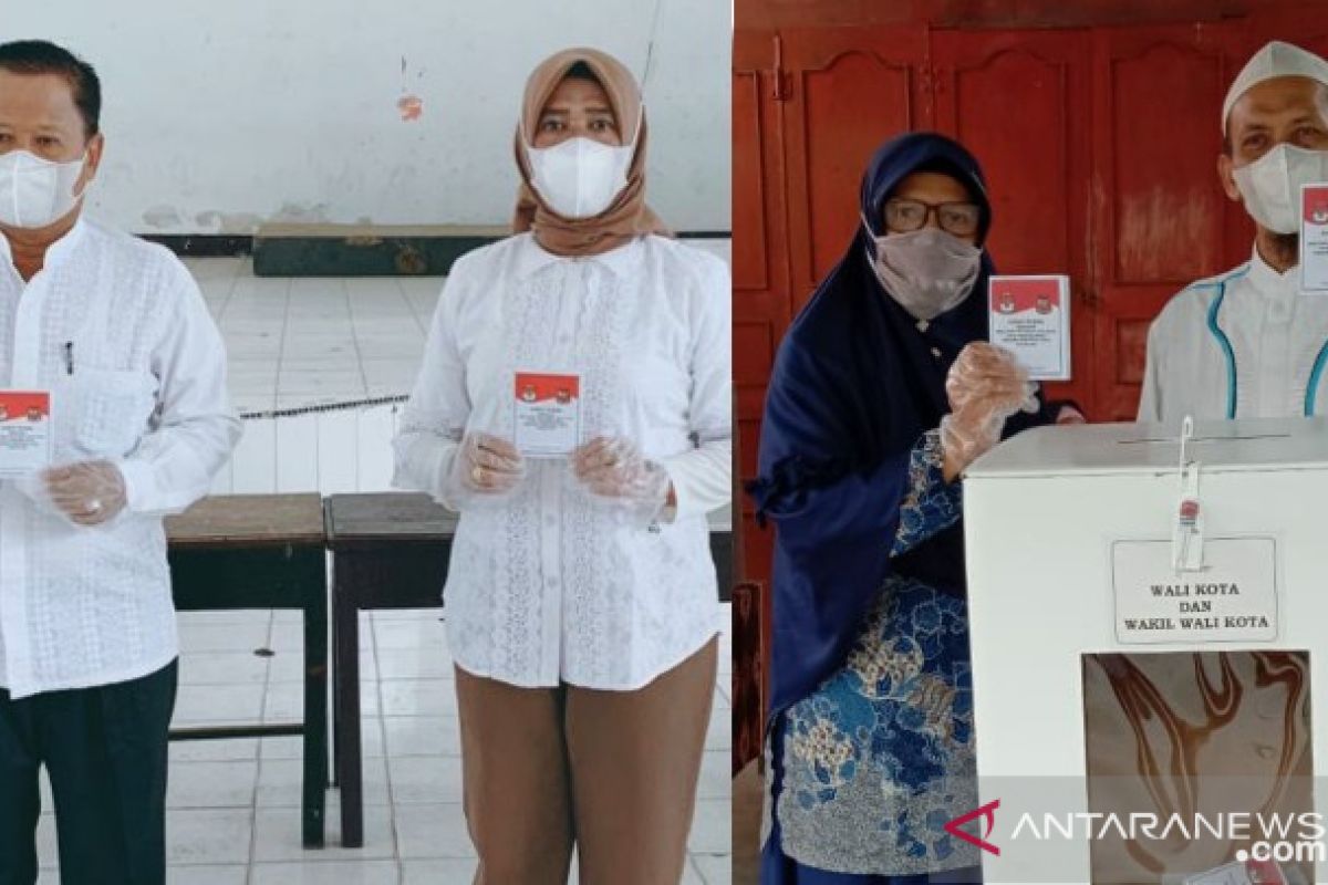 Calon Wali Kota Tanjungbalai Ismail nyoblos di TPS 02 Karya