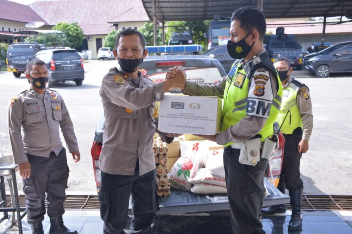 Polisi Langsa ikut bantu korban banjir di Aceh Utara