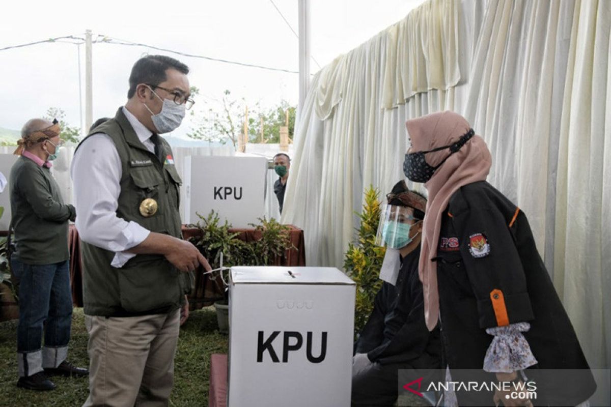 Ridwan Kamil tinjau pelaksanaan Pilkada Kabupaten Bandung 2020