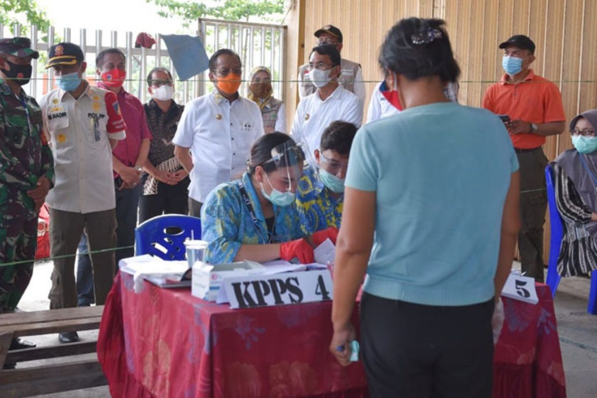 Gubernur Sulteng tinjau pencoblosan di sejumlah TPS wilayah Pasigala