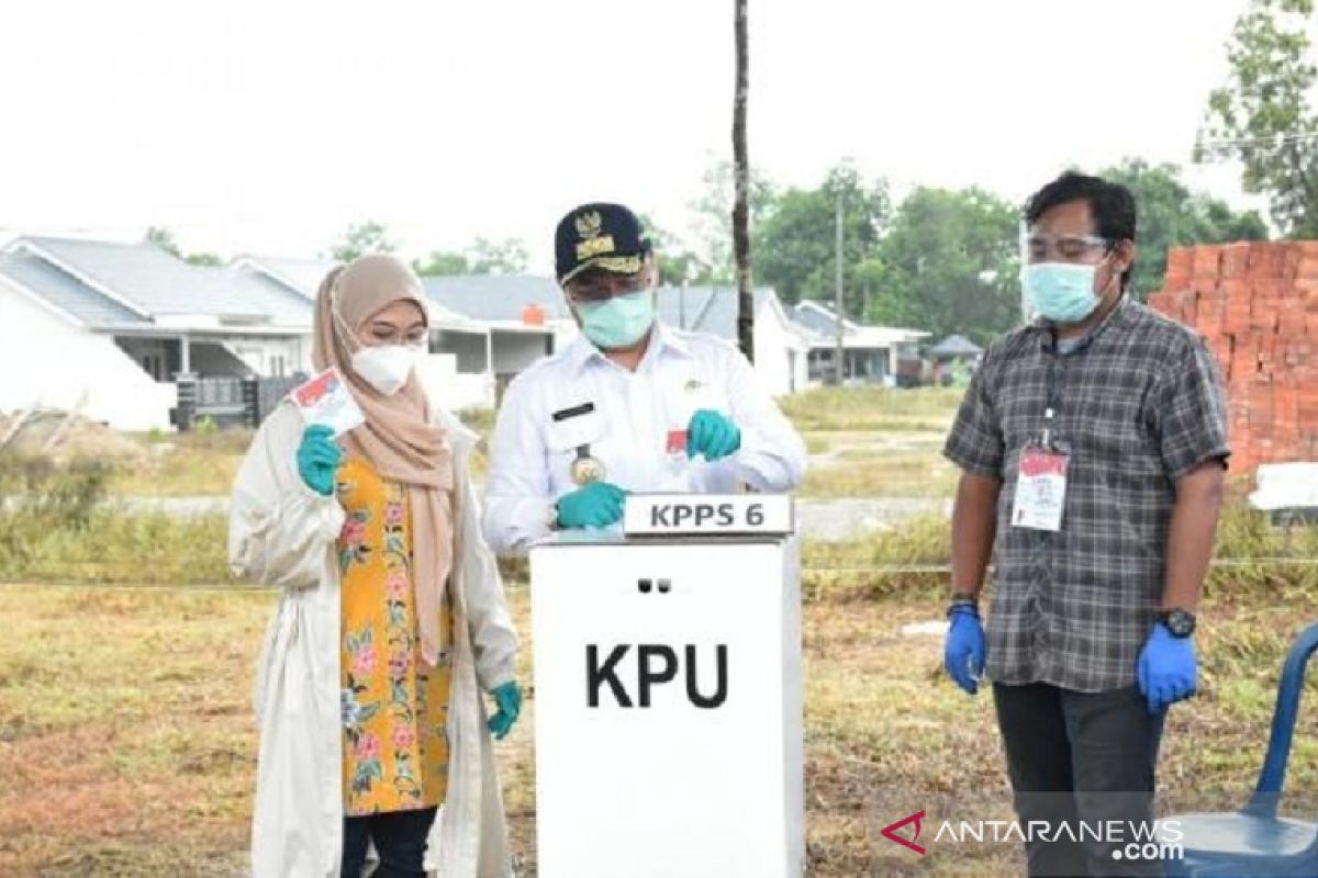 Gubernur Babel imbau masyarakat datang ke TPS meski hujan