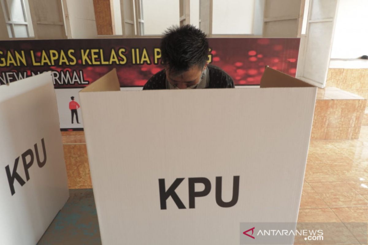 Ratusan warga binaan Lapas Padang salurkan hak pilih di TPS khusus