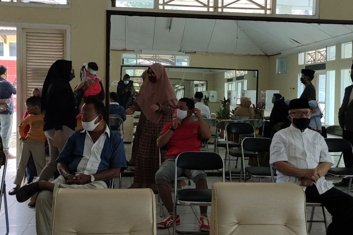 Warga Bandarlampung antusias mencoblos di TPS 06