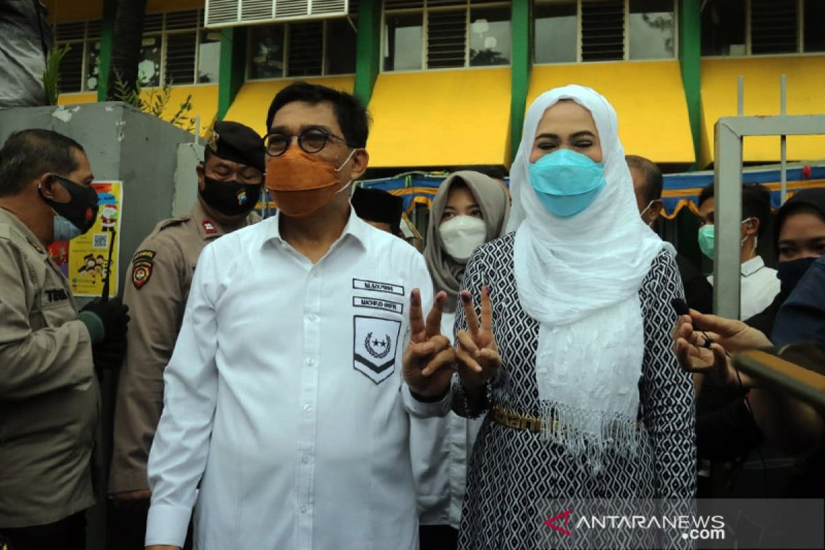 Cawali Surabaya Machfud Arifin gunakan hak pilihnya di TPS 25