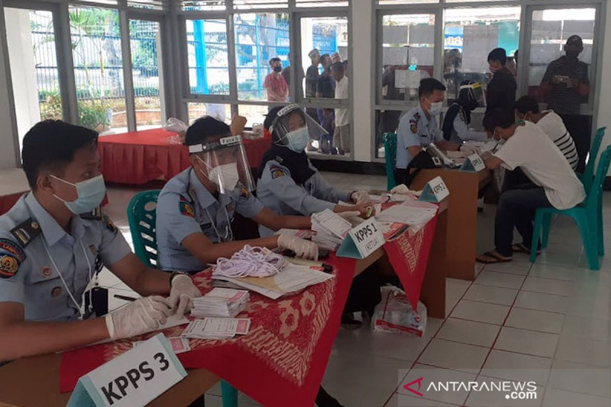 Lapas Rajabasa terapkan prokes bagi warga binaan salurkan suaranya