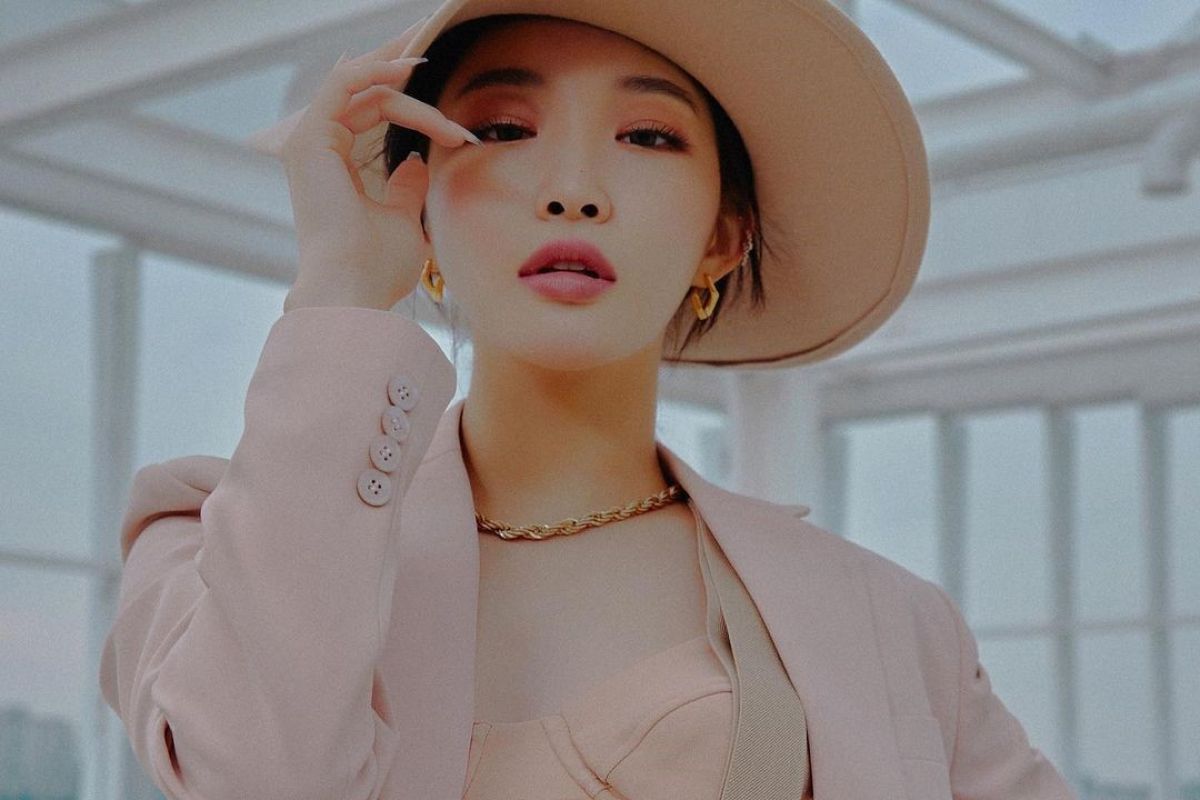 Positif COVID-19, Chungha tunda rilis single dan album