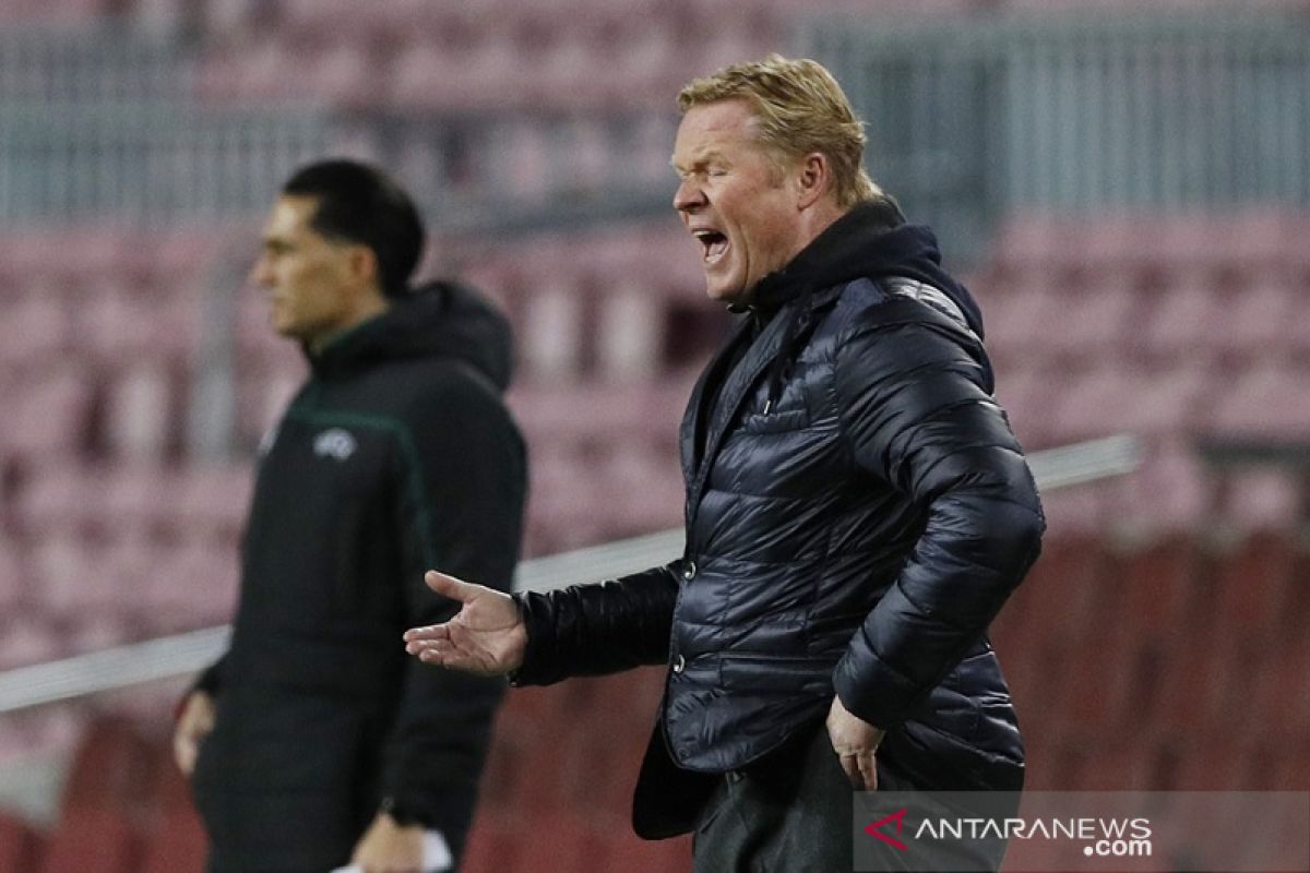 Ronald Koeman selamat dari pemecatan karena konflik internal manajemen Barcelona