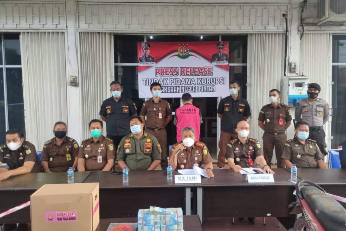 Dirut BUMD Lingga jadi tersangka korupsi di Bintan