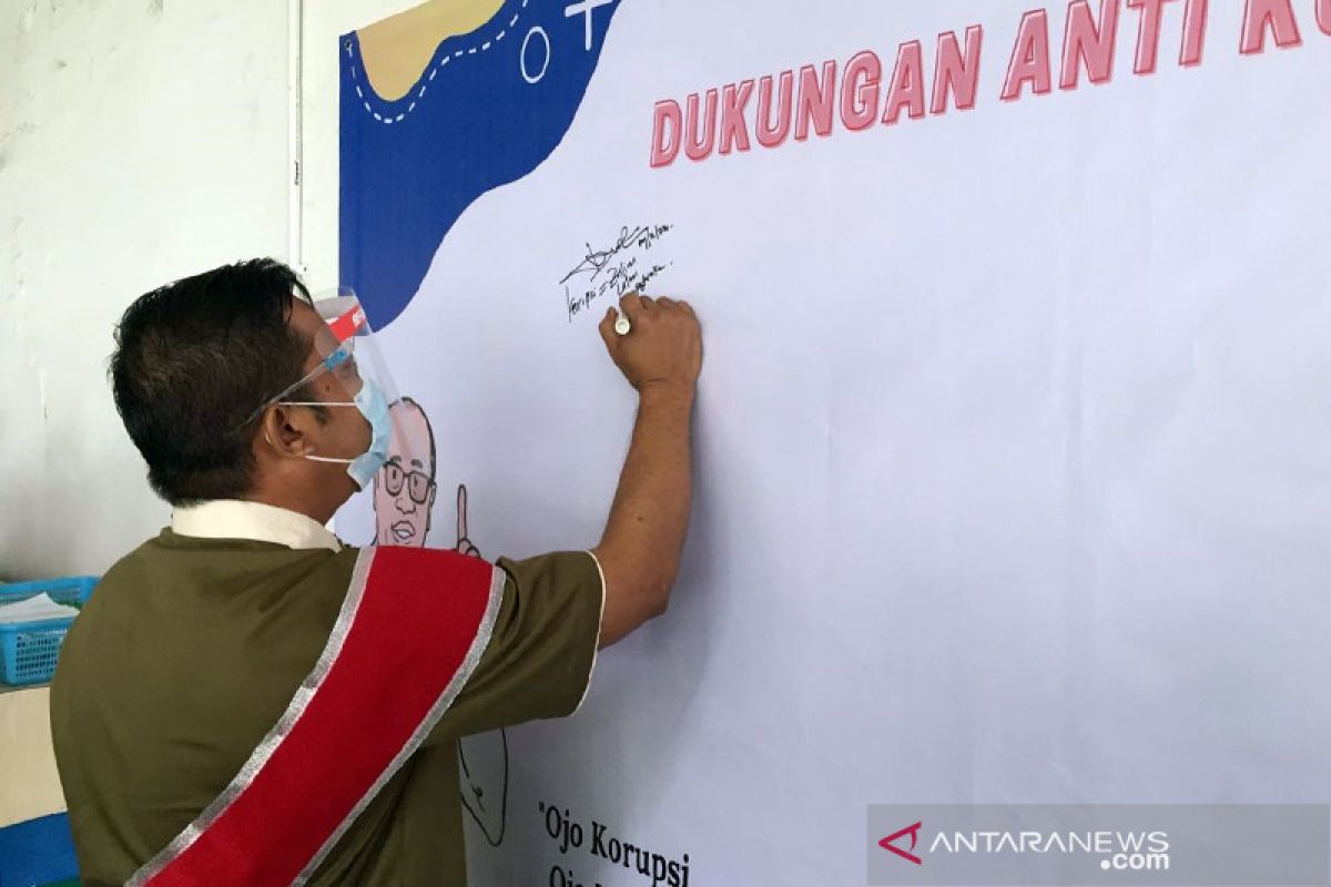 BPJAMSOSTEK Rungkut tandatangani komitmen menolak korupsi