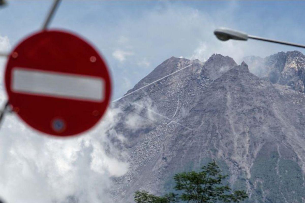 Gunung Merapi mengalami 24 kali gempa guguran