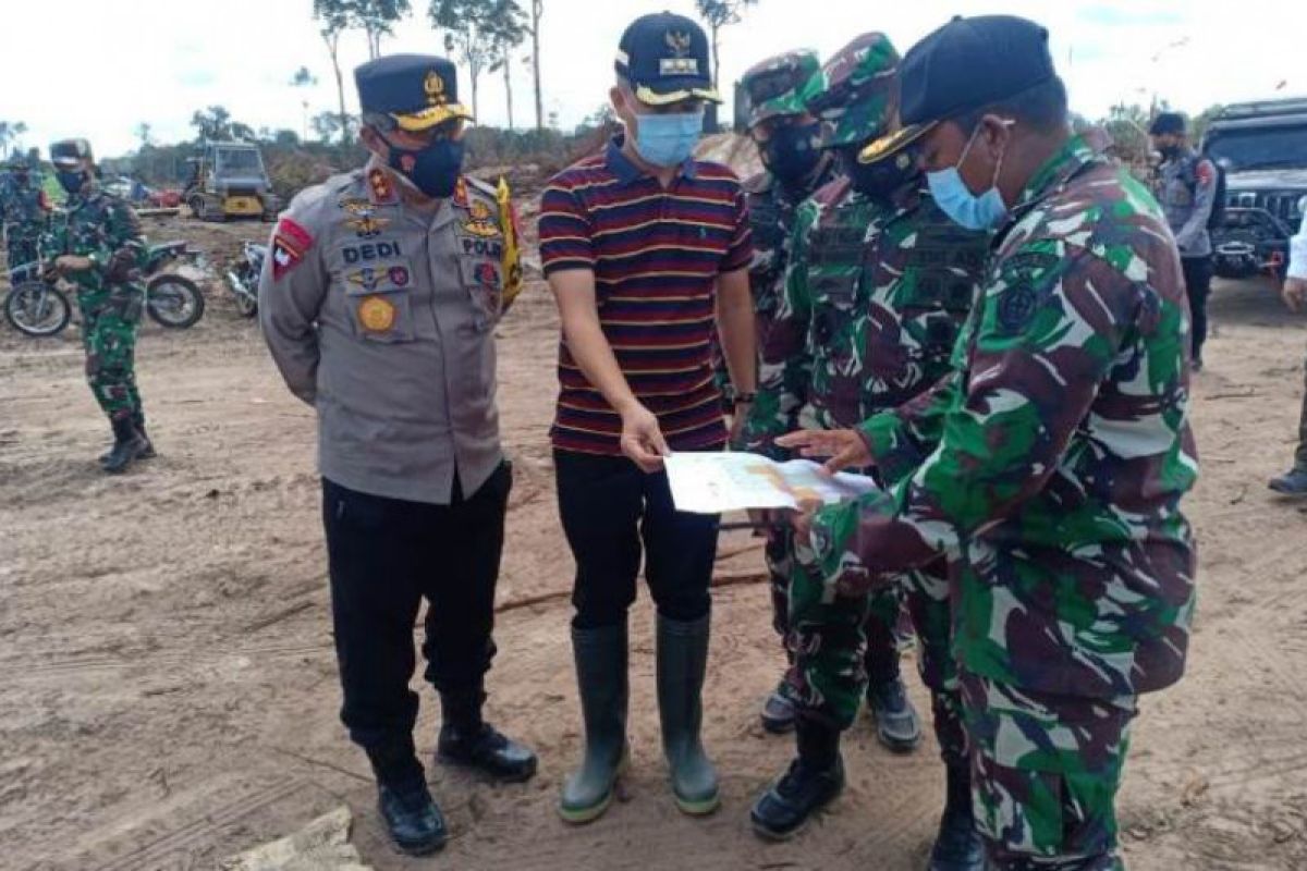 Pangdam XII/Tanjungpura dan Kapolda Kalteng kunjungi lokasi pengembangan singkong di Gumas