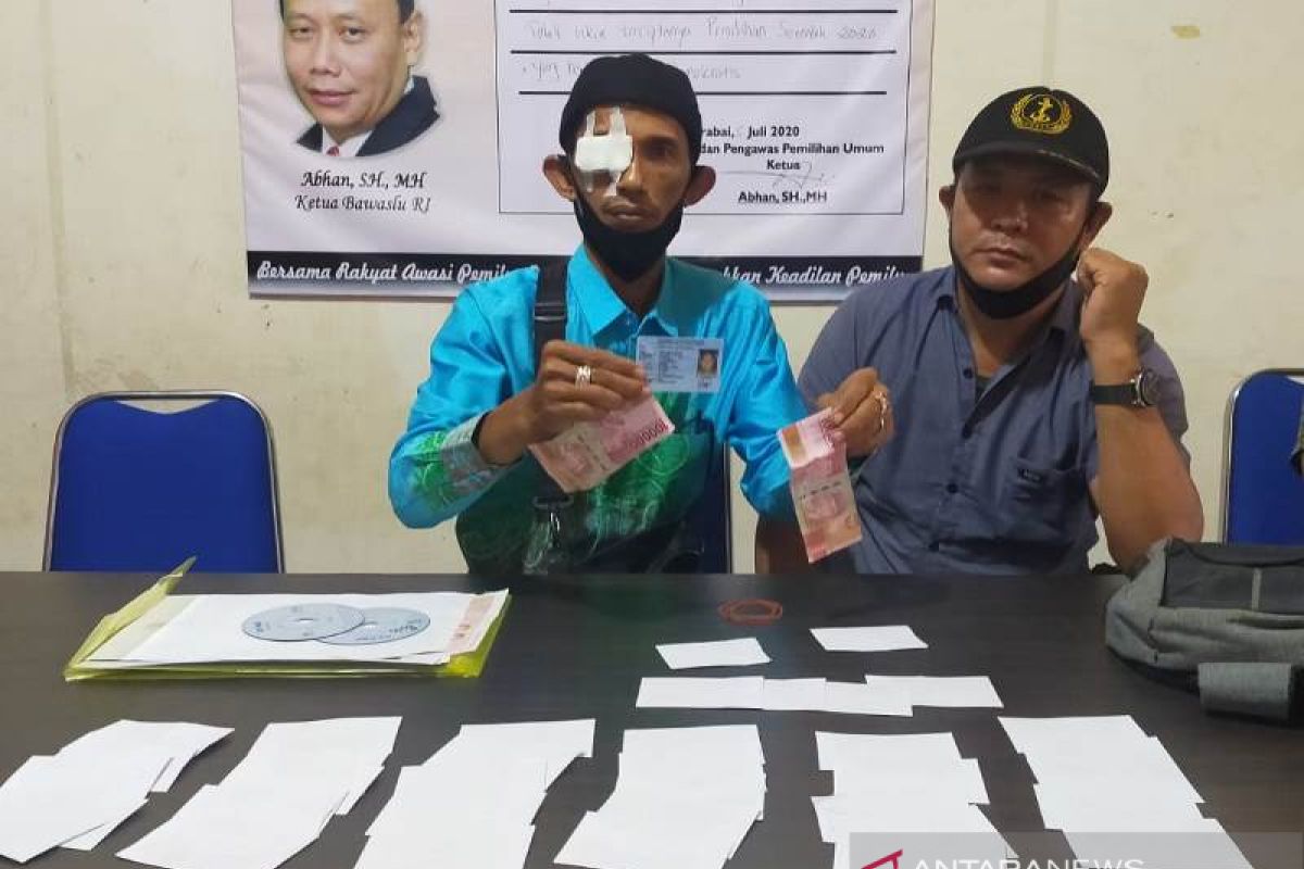 Video-Dugaan praktek politik uang, warga Telang, HST resmi laporkan ke Bawaslu