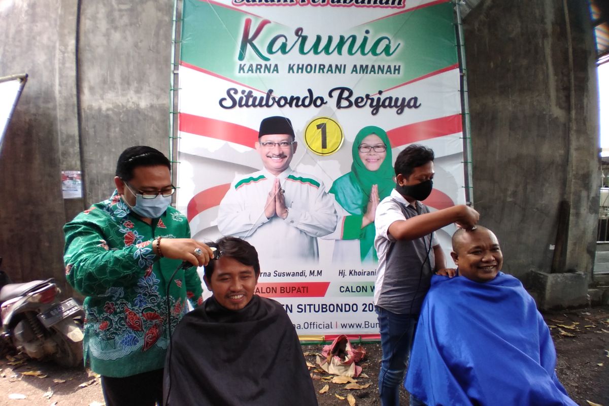 Ungkap rasa syukur, pendukung paslon Karunia cukur gundul