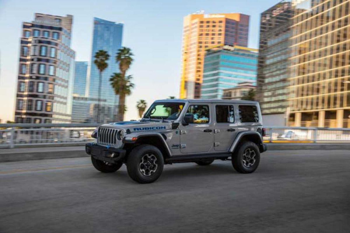 Jeep Wrangler 4xe raih penghargaan AutoTech