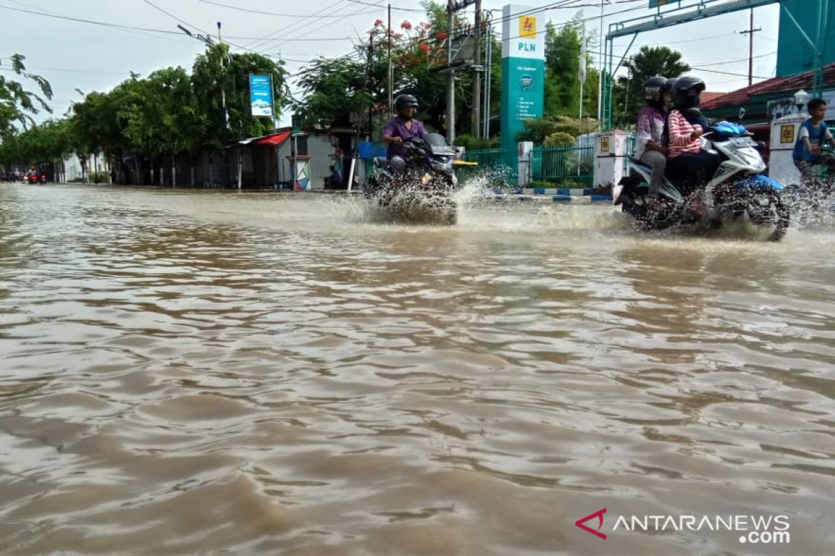 Banjir melanda enam kelurahan dan lima desa di Sampang