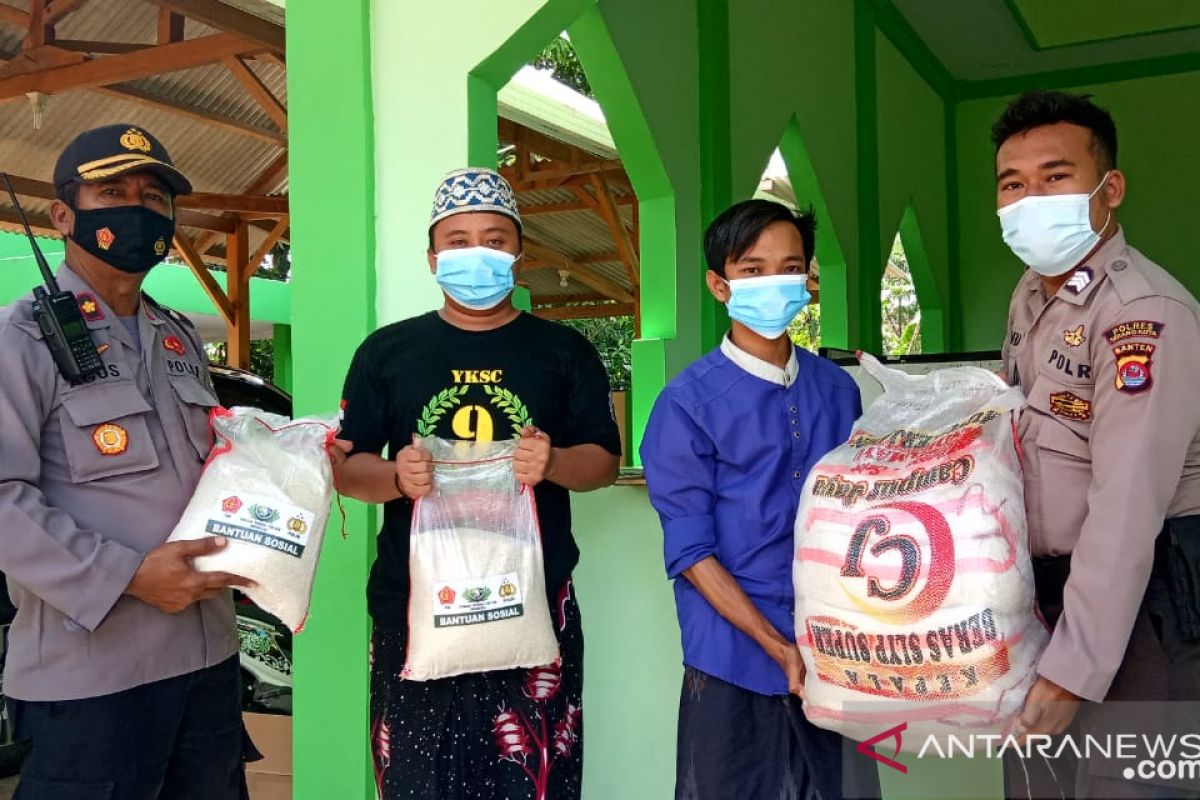 Polsek Cipocok Jaya sosialisasikan prokes di enam ponpes di Serang