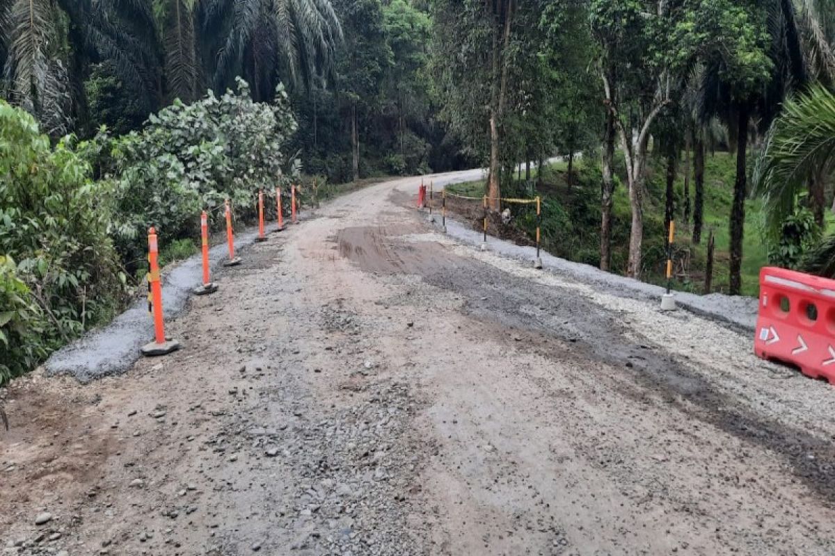 Penimbunan jalan longsor menuju wisata Bahorok sudah rampung