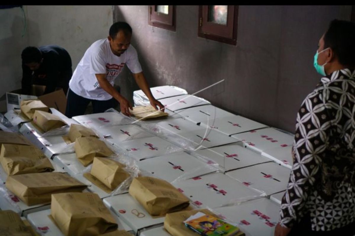 KPU Trenggalek temukan 11 ribu surat suara pilkada yang rusak