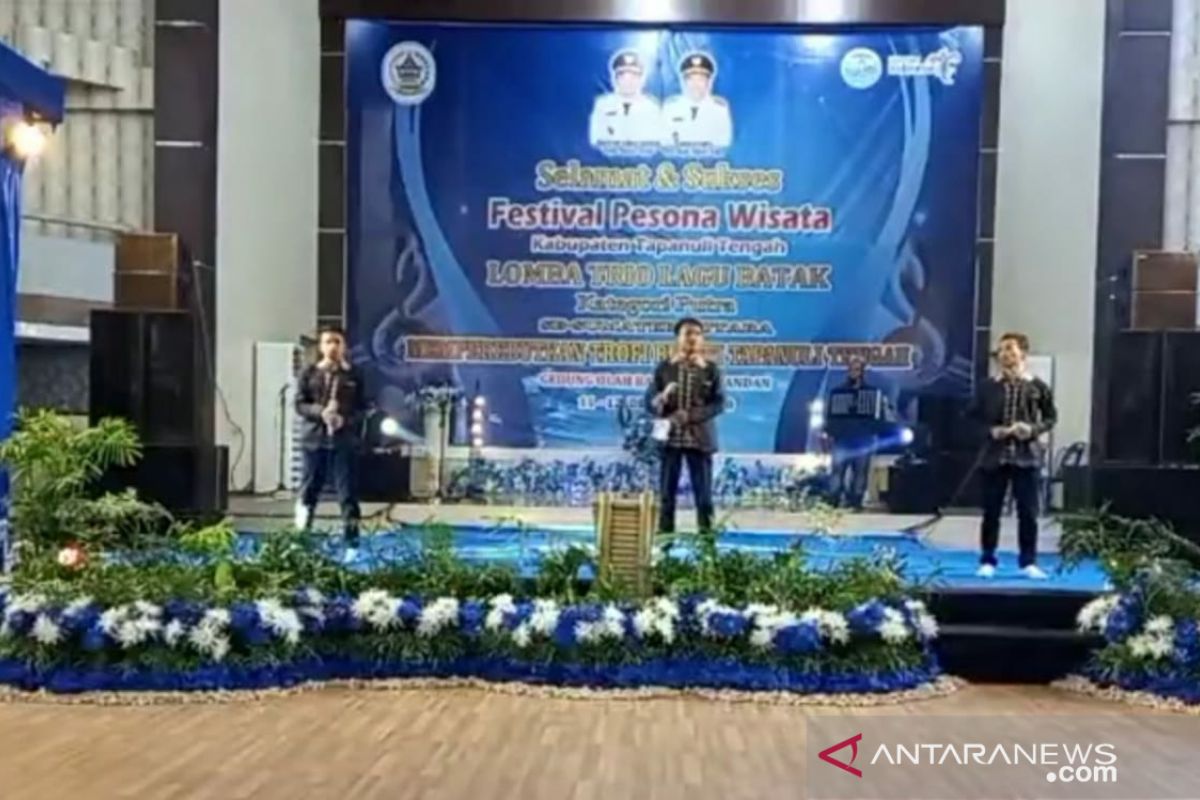 Lomba trio lagu Batak memperebutkan trofi Bupati Tapteng se-Sumut resmi dibuka