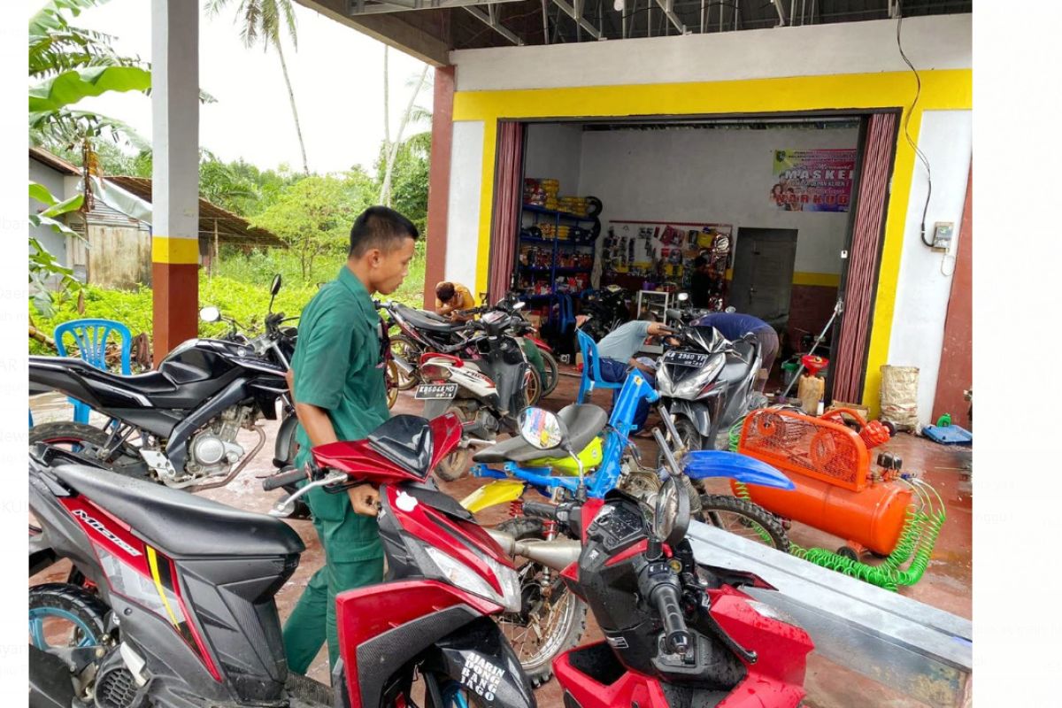 Bengkel motor Karimunting Mandiri PLN sangat bermanfaat bagi warga