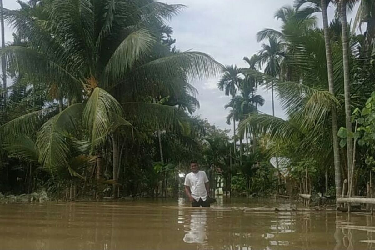 Aceh Utara banjir lagi dan air terus bertambah, warga panik