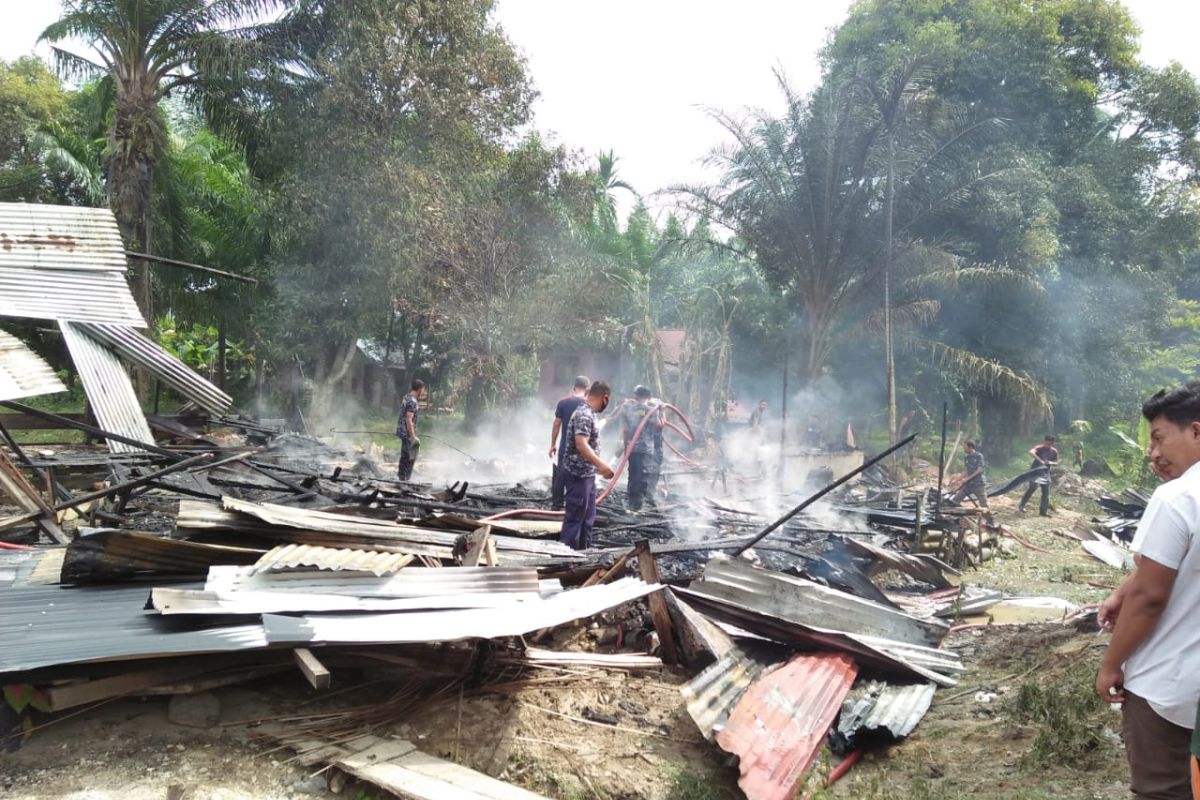 Dua ruko terbakar di Aceh Timur