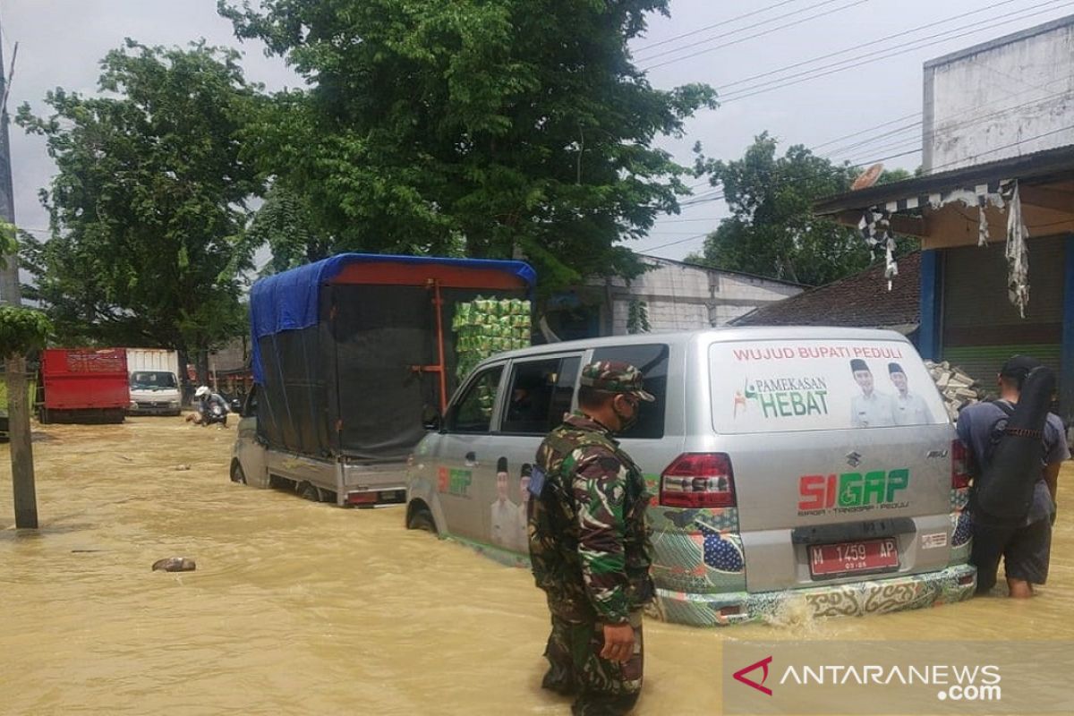 Tim gabungan cari warga Bangkalan hilang terseret arus sungai