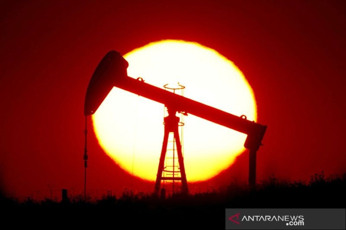 Harga minyak dunia turun tertekan kekhawatiran kelebihan pasokan