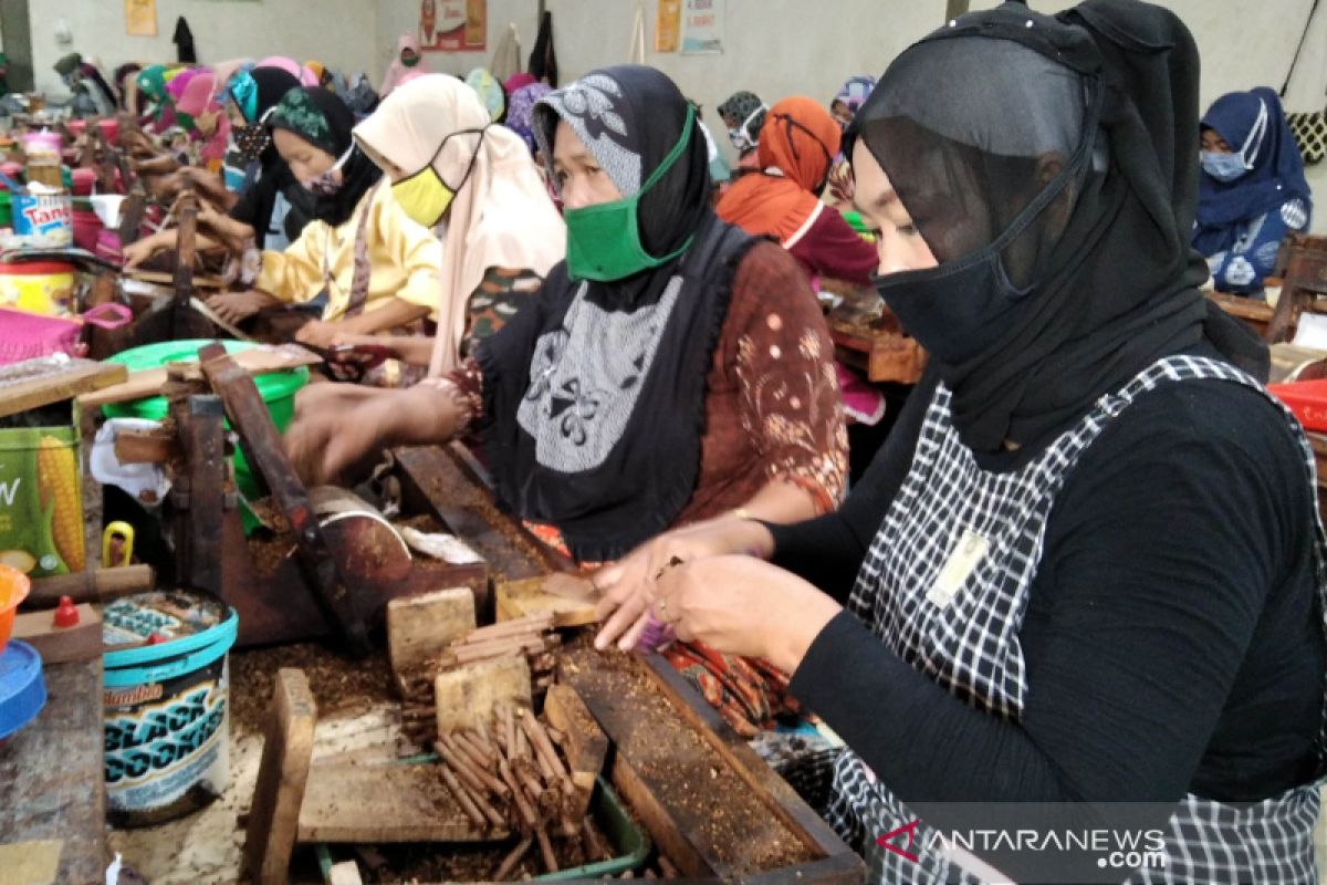 Pabrik rokok kecil di Kudus tak permasalahkan kenaikan tarif cukai tembakau