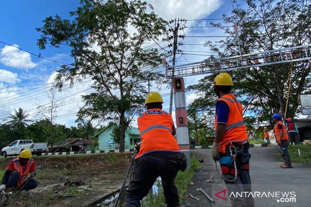 Masyarakat Perbatasan Di Aruk Bangga Nikmati Listrik Pln 24 Jam Antara News Kalimantan Barat 4370