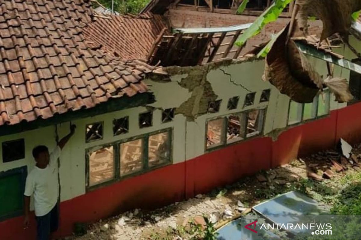 Disdikbud Cianjur segera bangun kembali sekolah ambruk