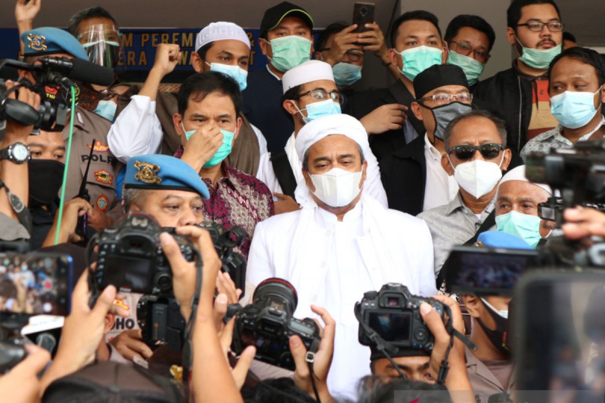 FPI leader receives "non-reactive" rapid test result at Jakarta police