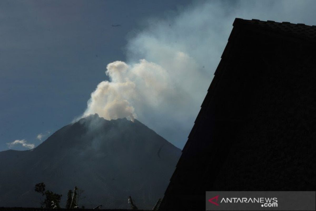 Suara guguran terdengar tiga kali dari Merapi