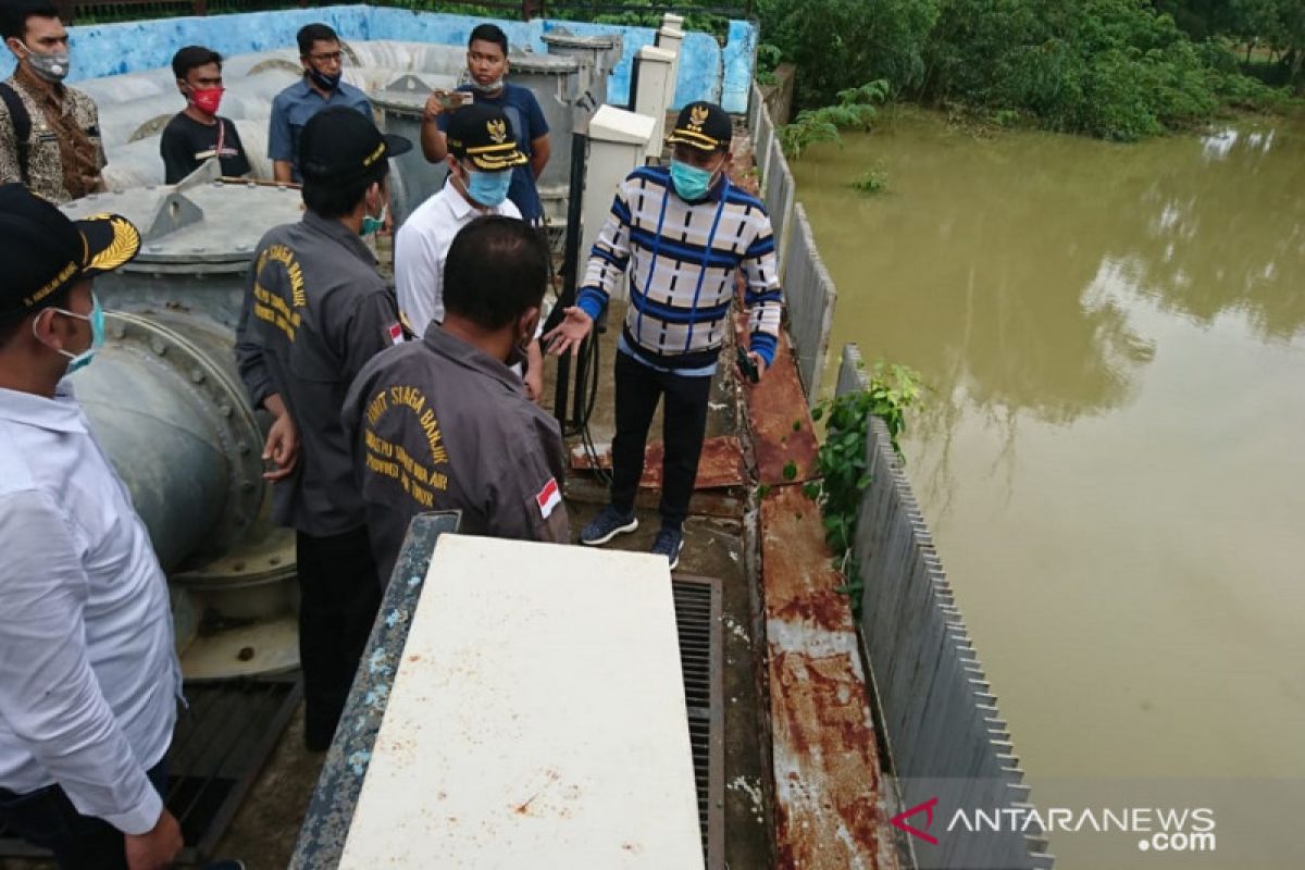 Bupati: Banjir di Sampang akibat pompa air rusak