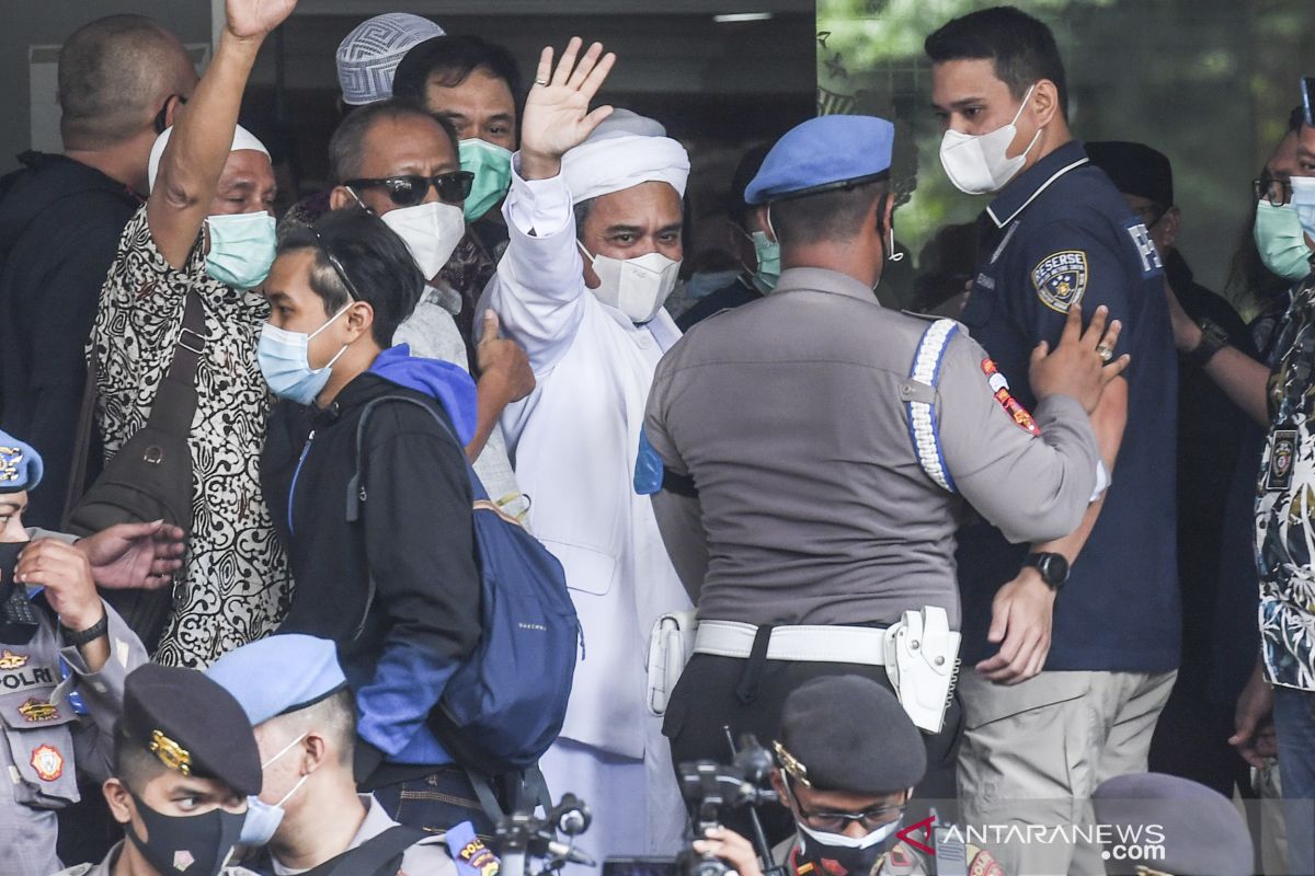 FPI belum terima surat penahanan  Rizieq setelah 11 jam pemeriksaan