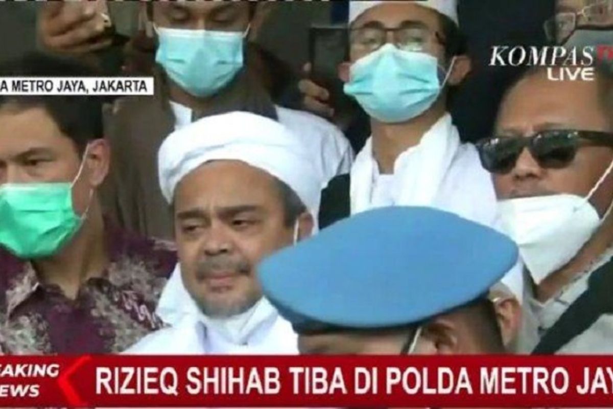 Rizieq Shihab tiba di Polda Metro Jaya untuk jalani pemeriksaan