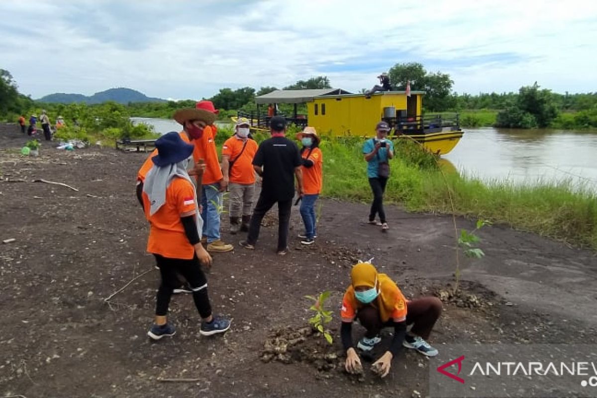Relawan Lingkungan Sambangi dan Hijaukan KEE Panjaratan.