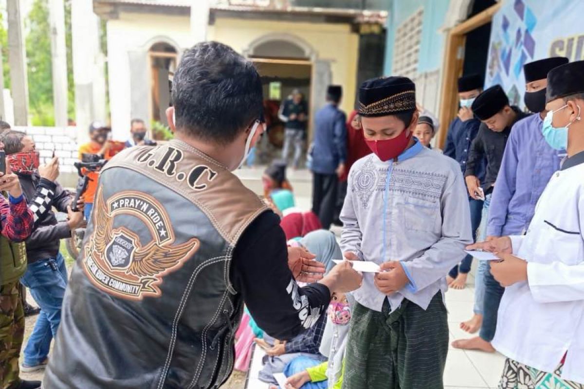 Bagi sembako dan sumbang pakaian, MBC Jatim baksos ke Surabaya dan Gresik