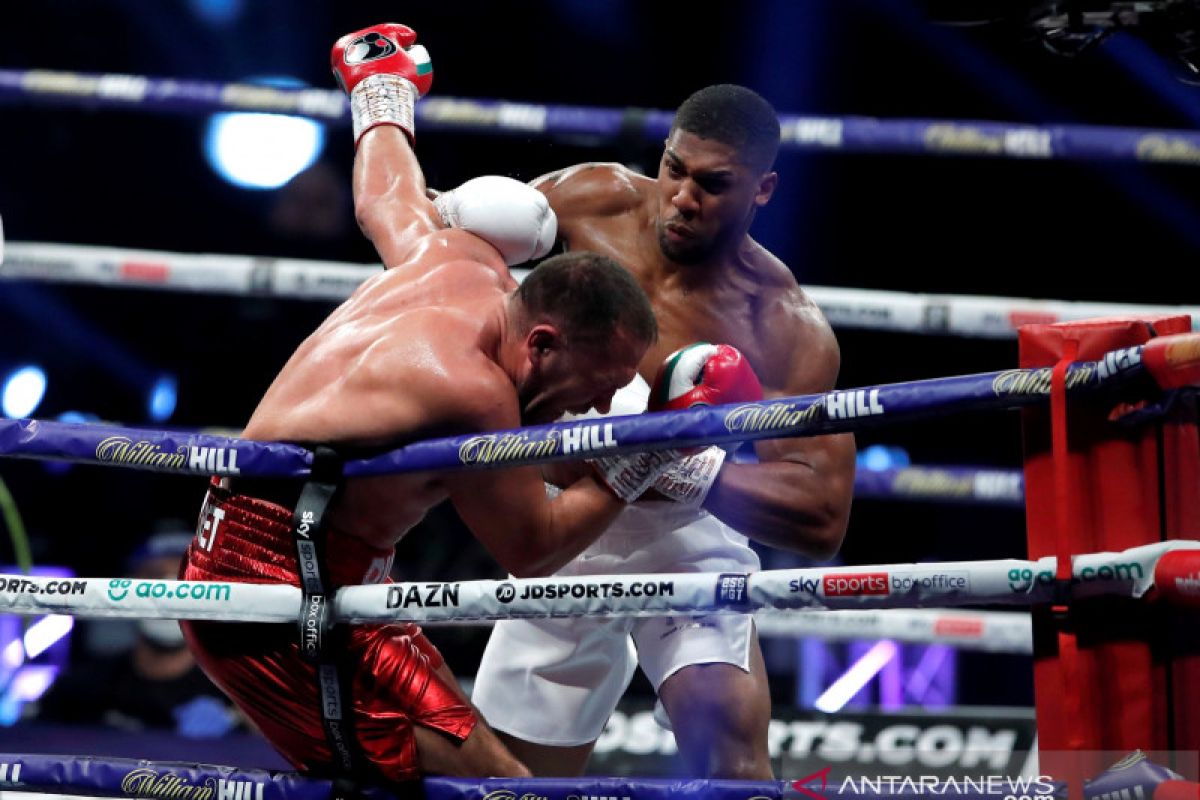 Anthony Joshua KO Pulev untuk pertahankan gelar, selanjutnya bidik Fury