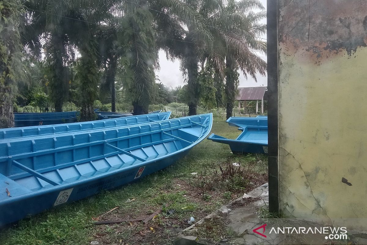 Mukomuko beli empat unit perahu untuk nelayan