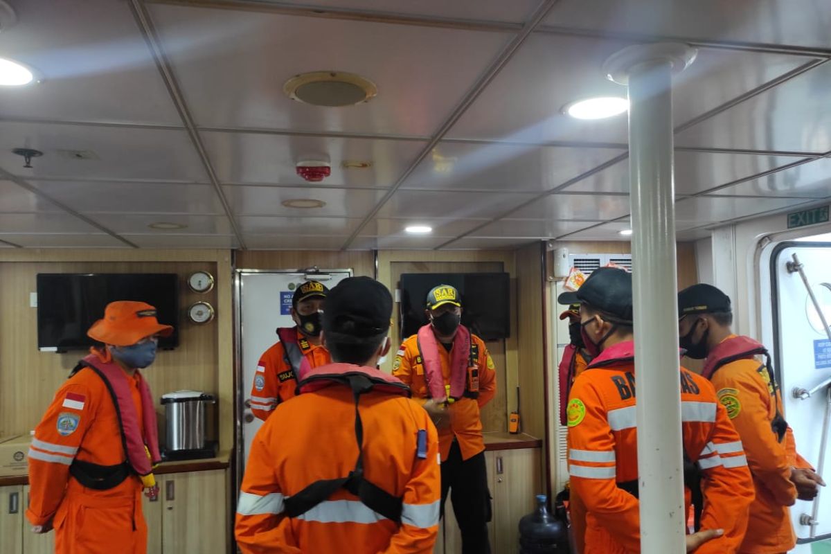 Basarnas Ternate cari longboat mati mesin di perairan Halsel